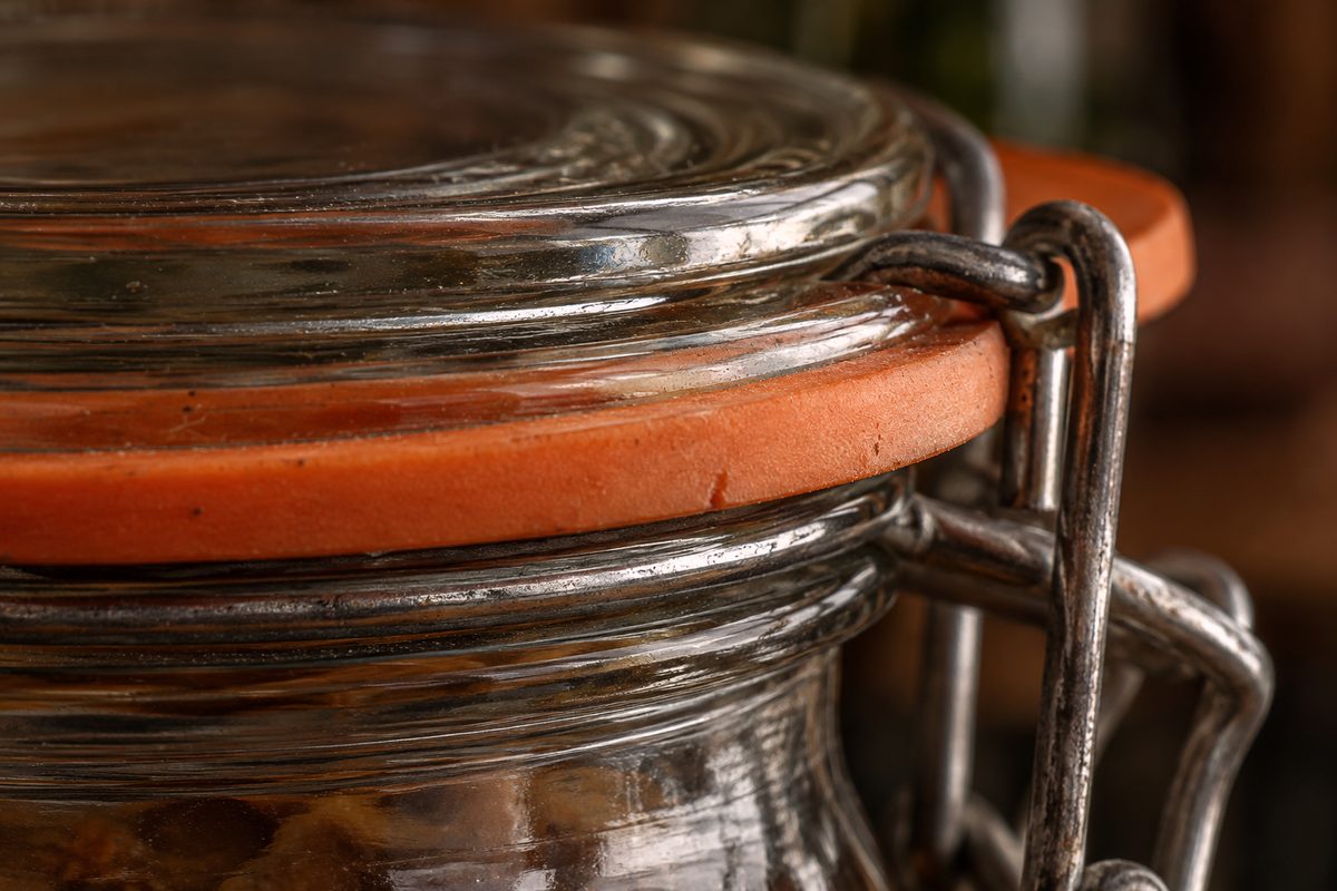 Close-up of the airtight natural rubber seal compressed under a glass jar lid.